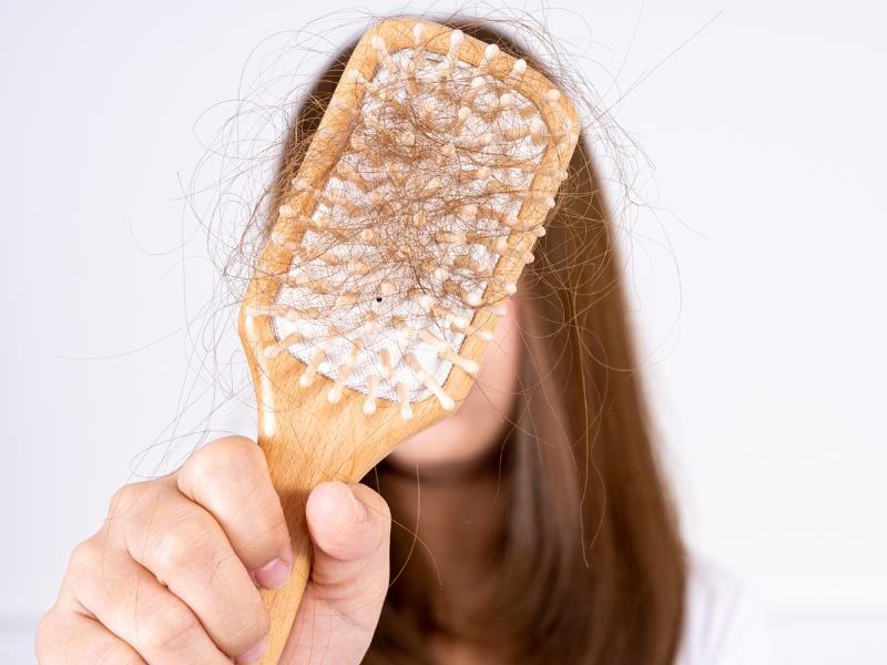 Queda de cabelo pode ser um sinal de alerta para a sua saúde